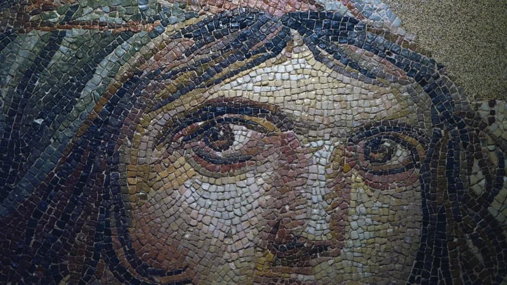 holiway travel zeugma mozaik muzesi cingene kizi