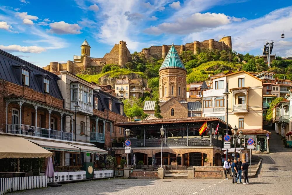 tiflis narikala kalesi ve panoramik manzara