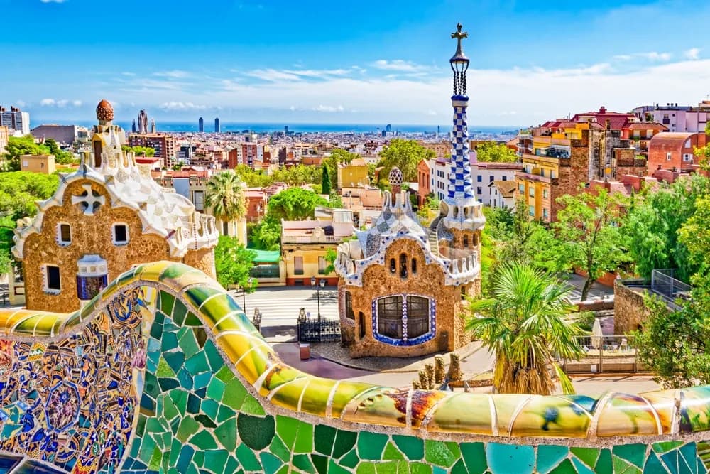 holiway travel barselona park guell renkli yapi