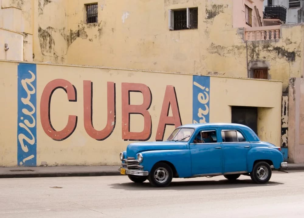 kuba havana renkli sokaklar klasik arabalar turu