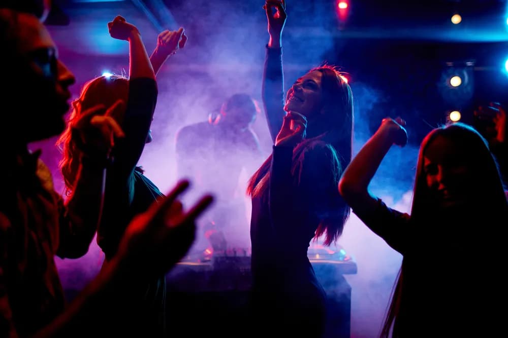 holiway travel night club party lights.jpg