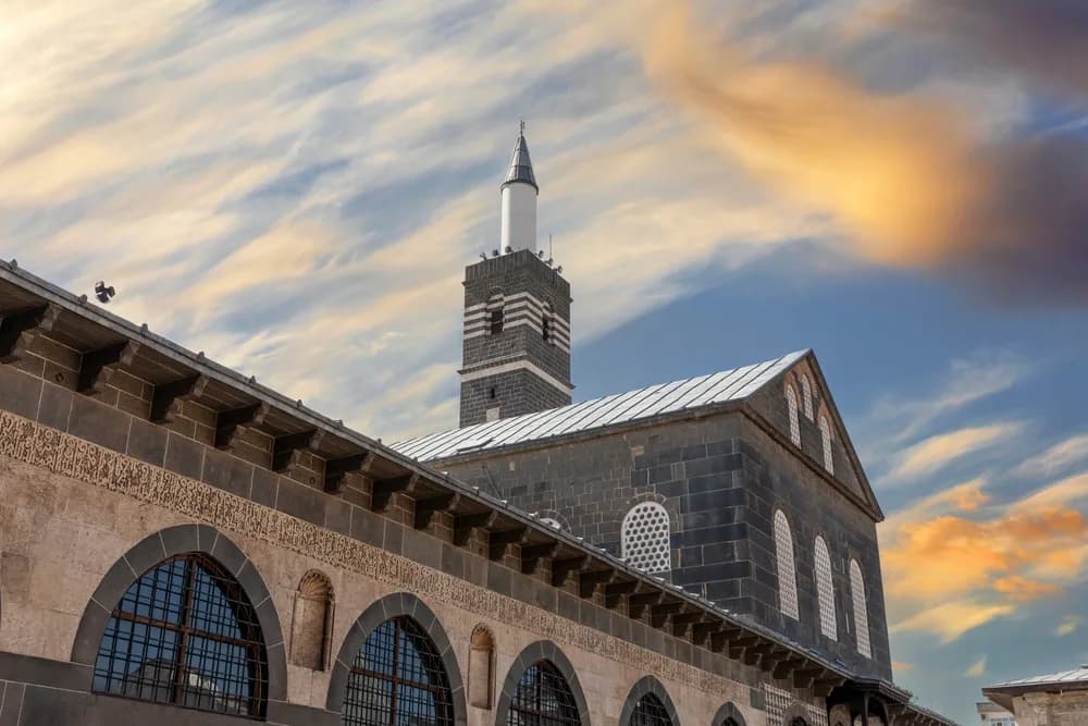 holiway travel diyarbakir ulu camii avlu