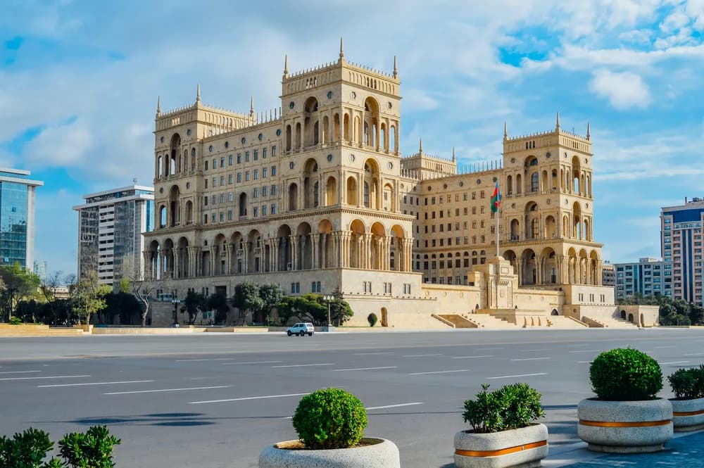holiway travel azerbaycan hukumet binasi baku genel