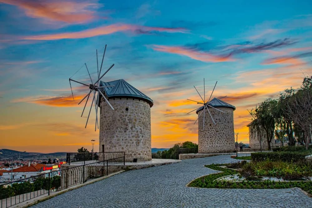 holiway travel izmir gece sehir isiklari